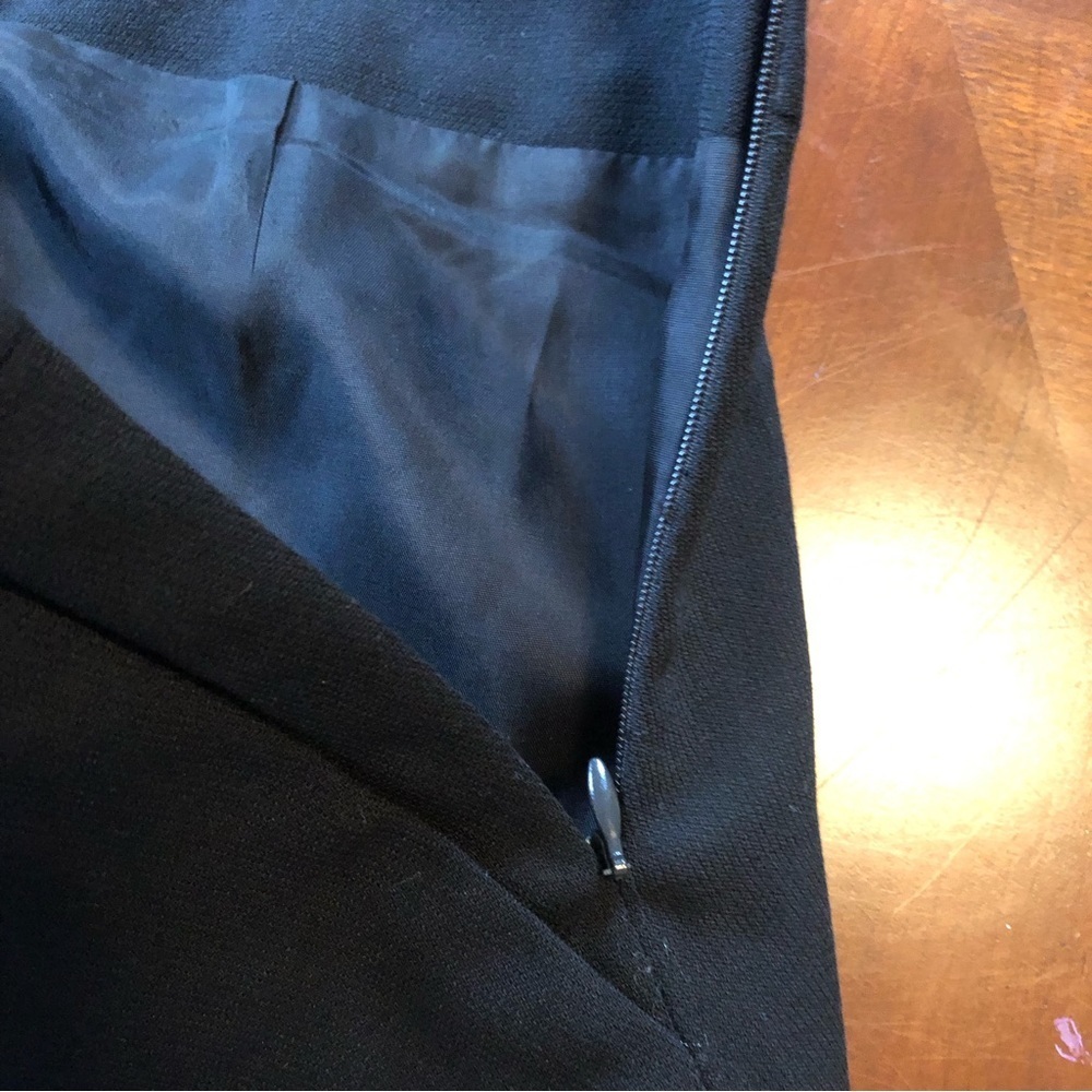 Ann Taylor LOFT high vibration fabric 100%Wool Black midi skirt w/pleats size 4P - Picture 4 of 6